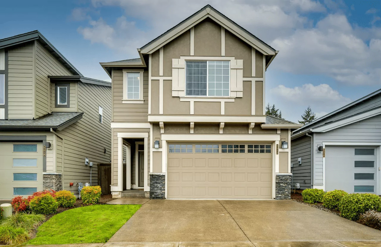 Engineered wood as a solid compromise for New England homes that often lean towards shingle styles