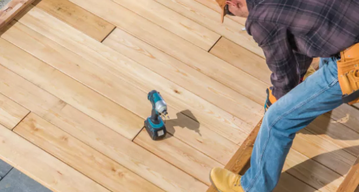 DECK RAILING AND FINISHING 