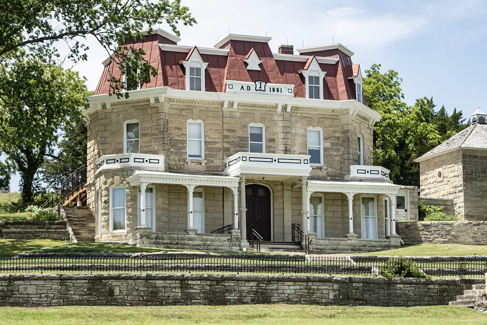 Estate and multi-wing properties